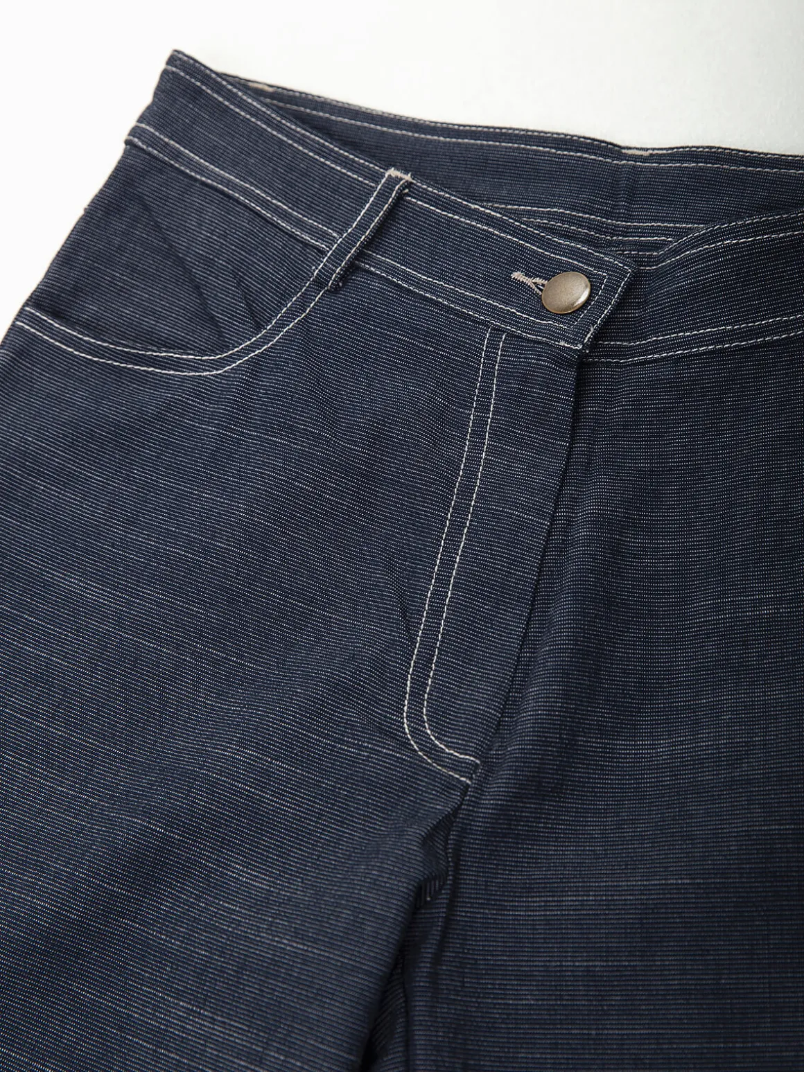 Calças efeito ganga à boca de sino