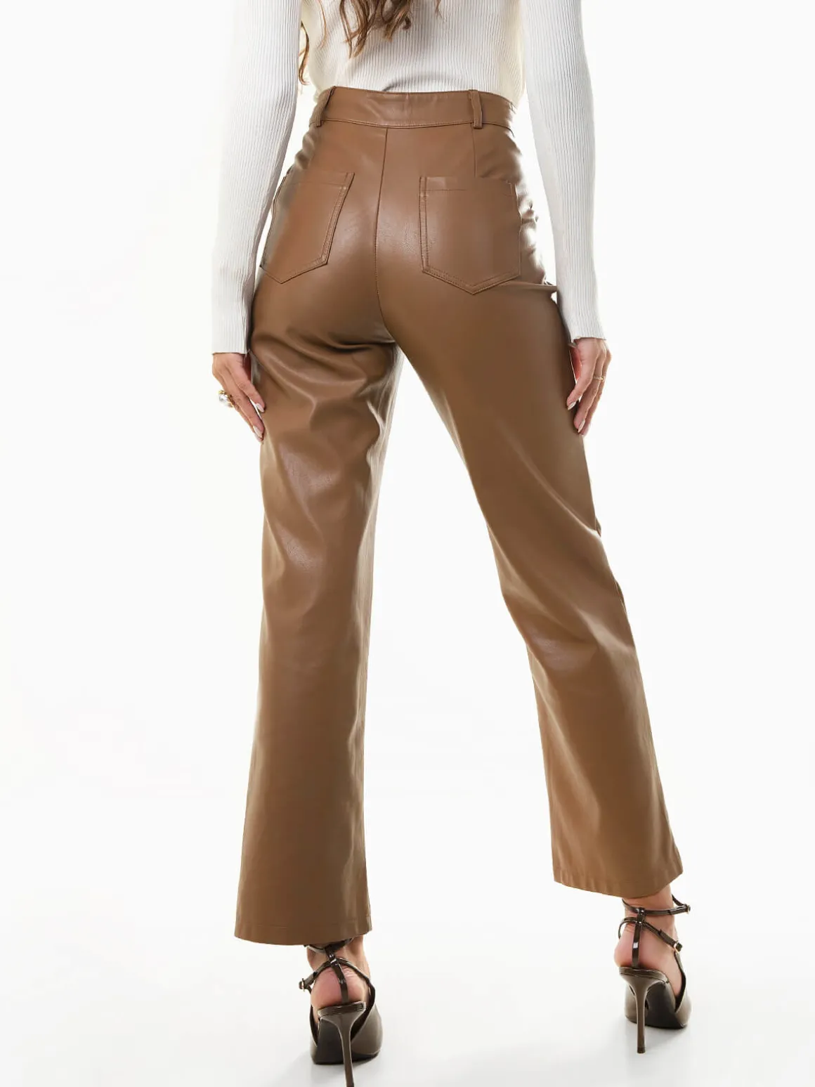 Calças efeito pele de perna larga