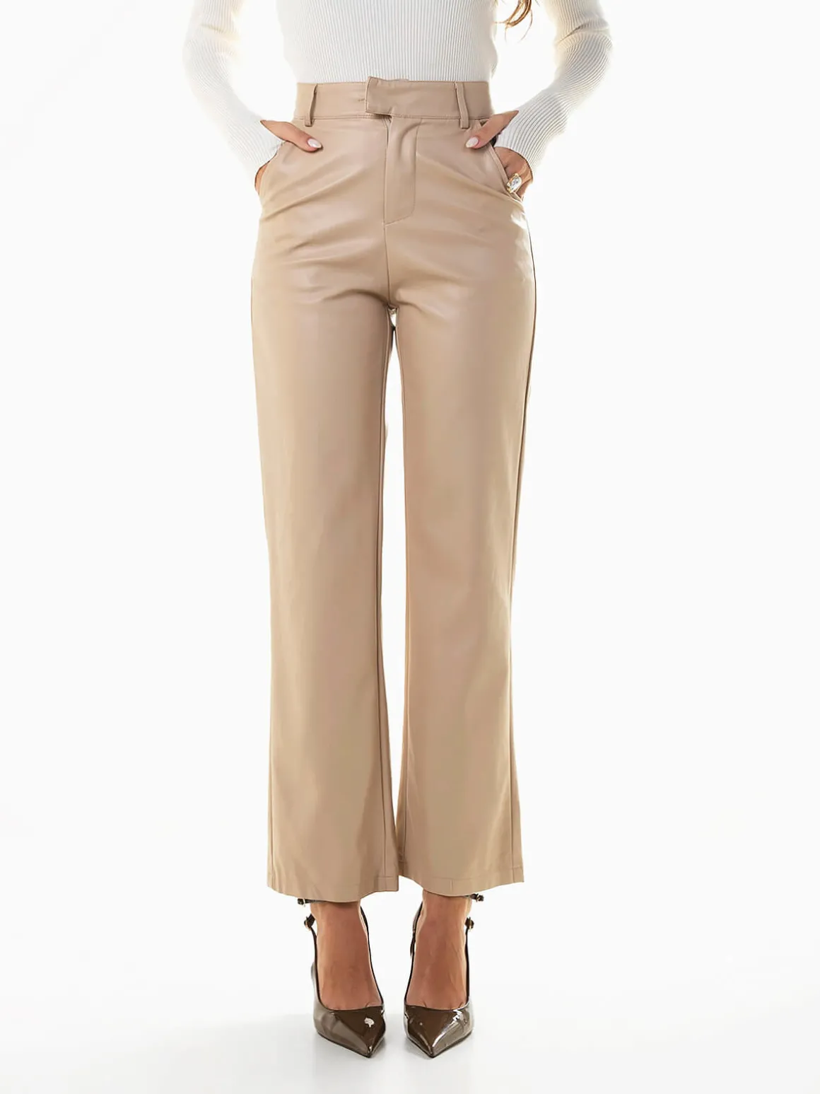 Calças efeito pele de perna larga