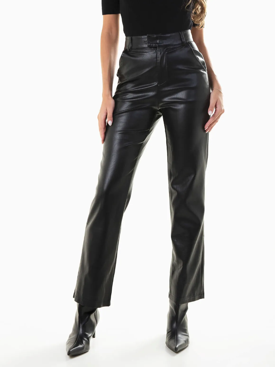 Calças efeito pele de perna larga