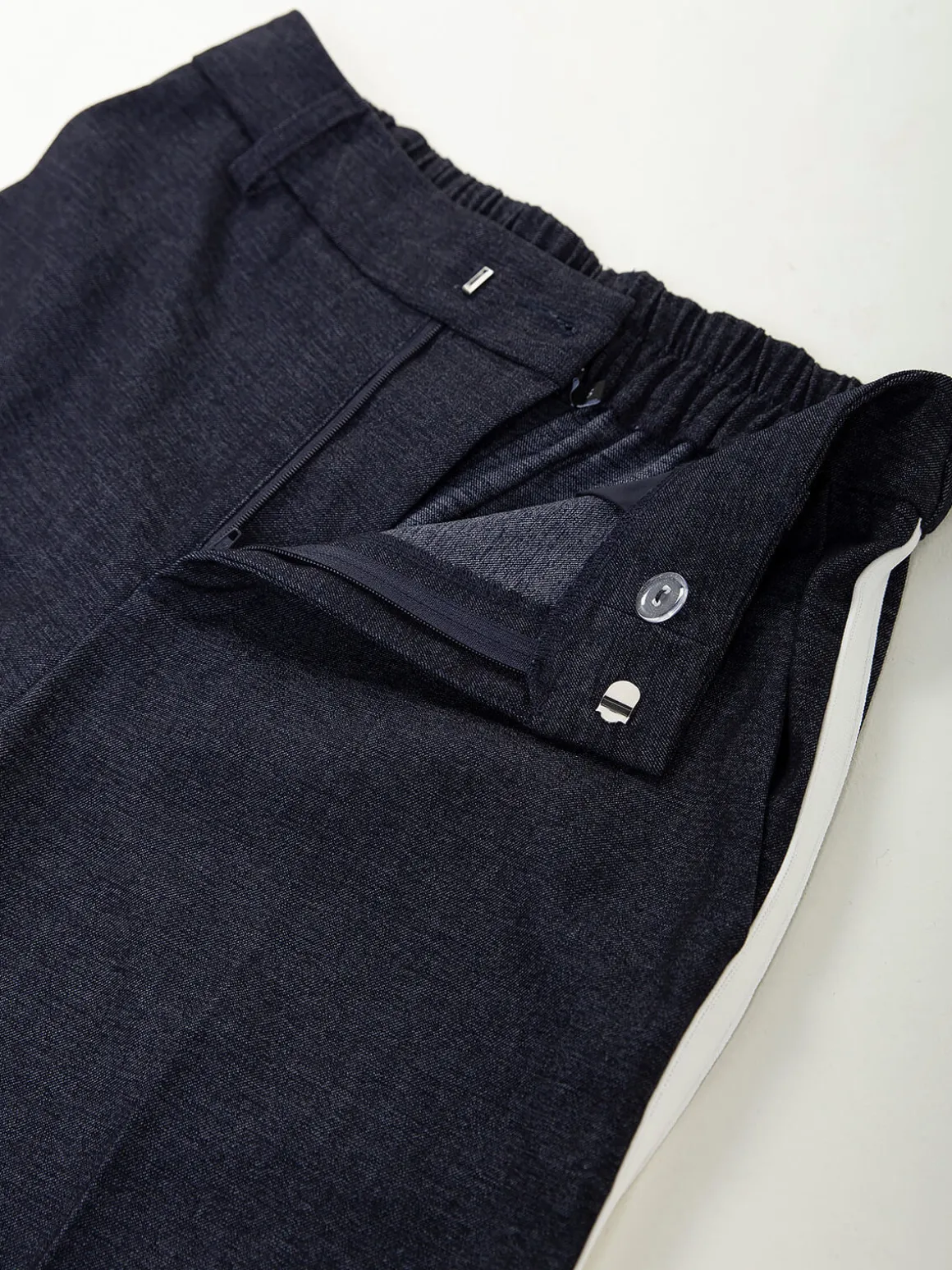 Calças fluídas azul marinho