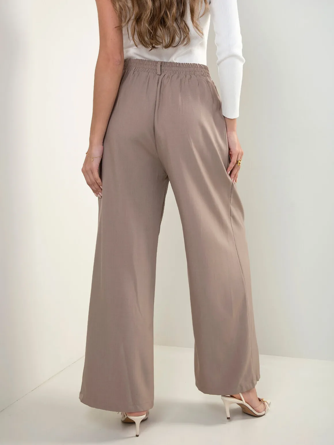 Calças fluídas cintura alta