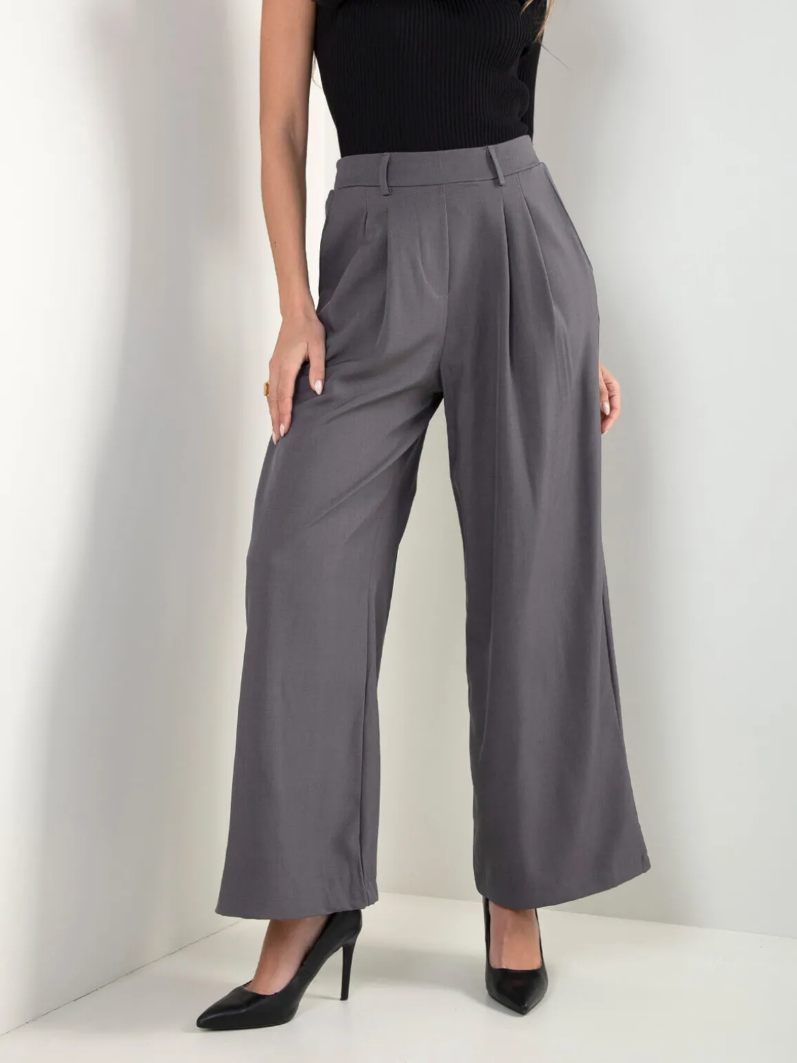 Calças fluídas cintura alta