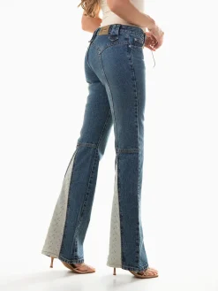 Calças ganga flare com bordados