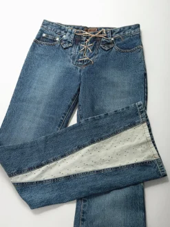 Calças ganga flare com bordados