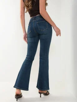 Calças ganga flare com cinto