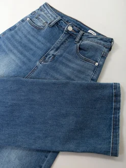 Calças ganga straight fit com bordado