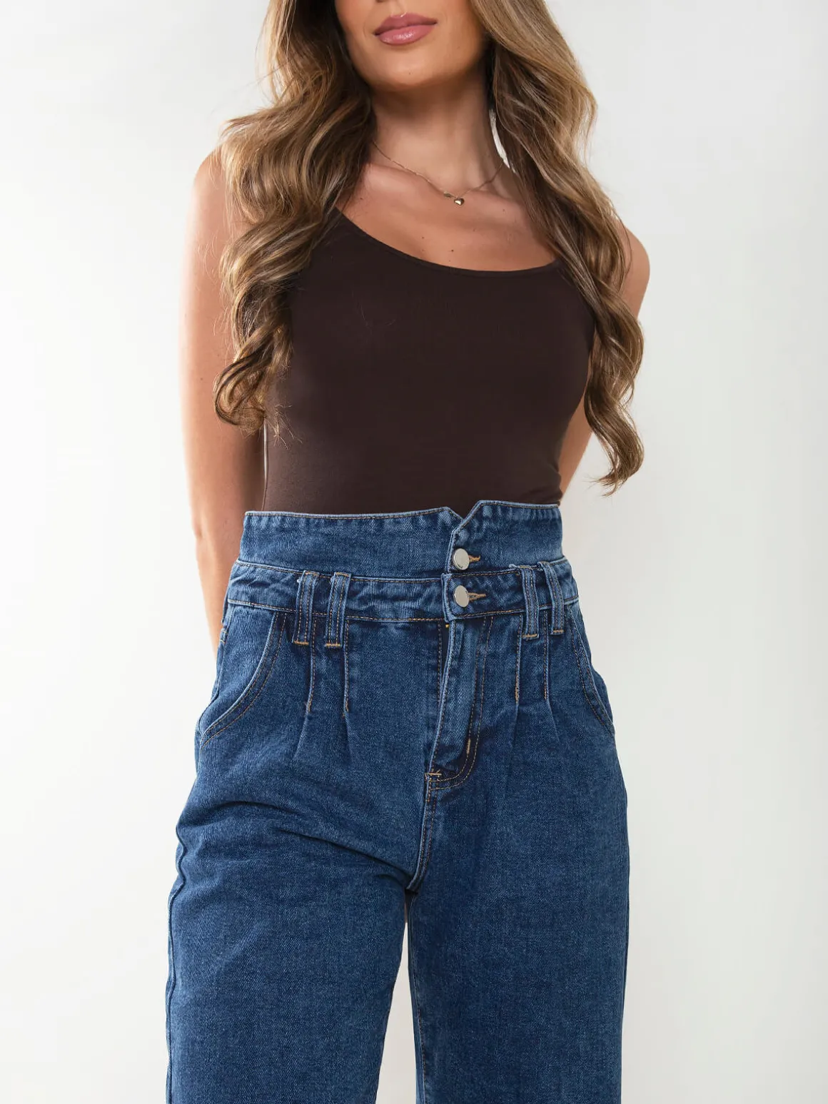 Calças ganga wide leg com 2 botões