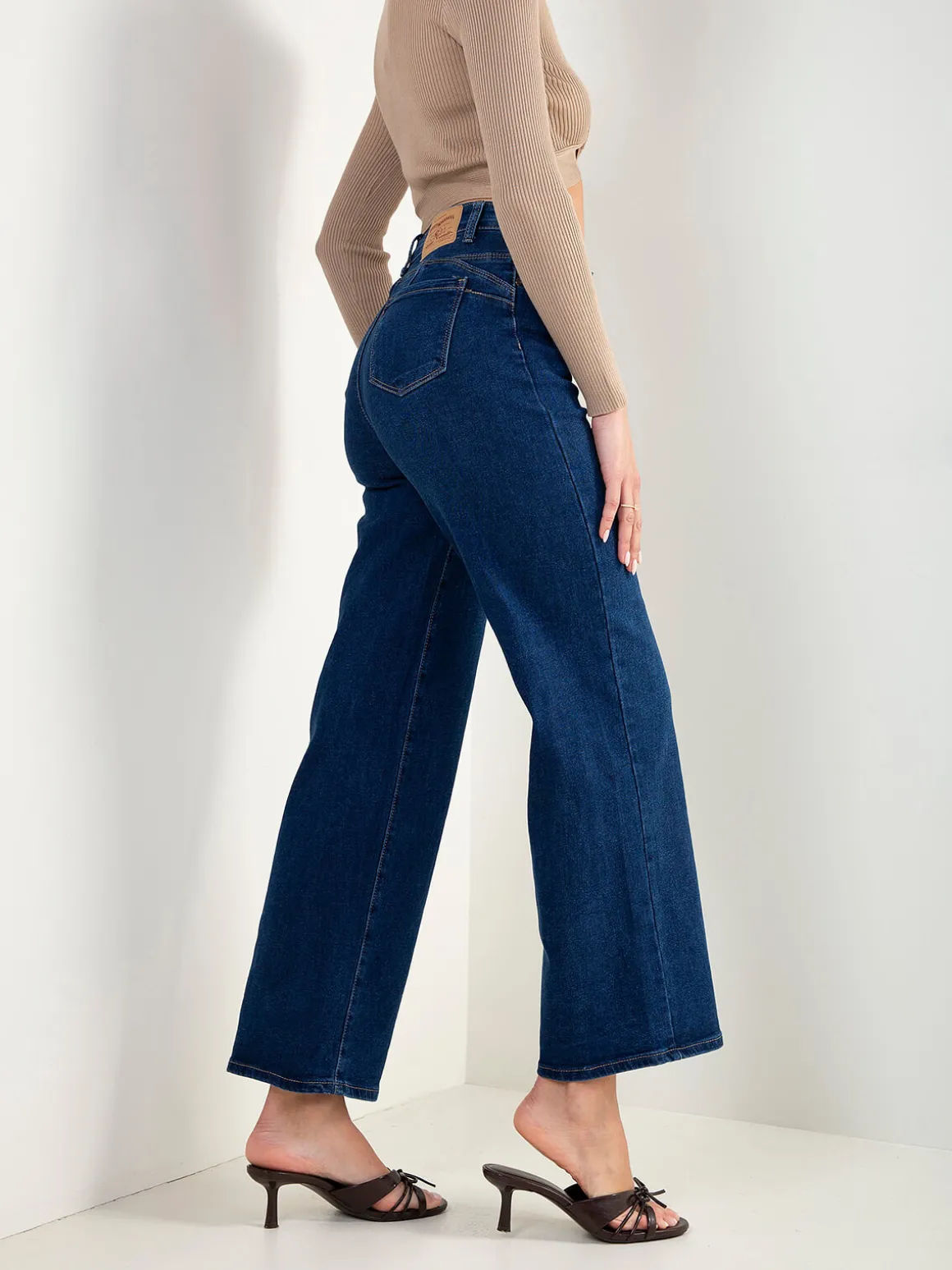 Calças ganga wide leg com efeito push-up