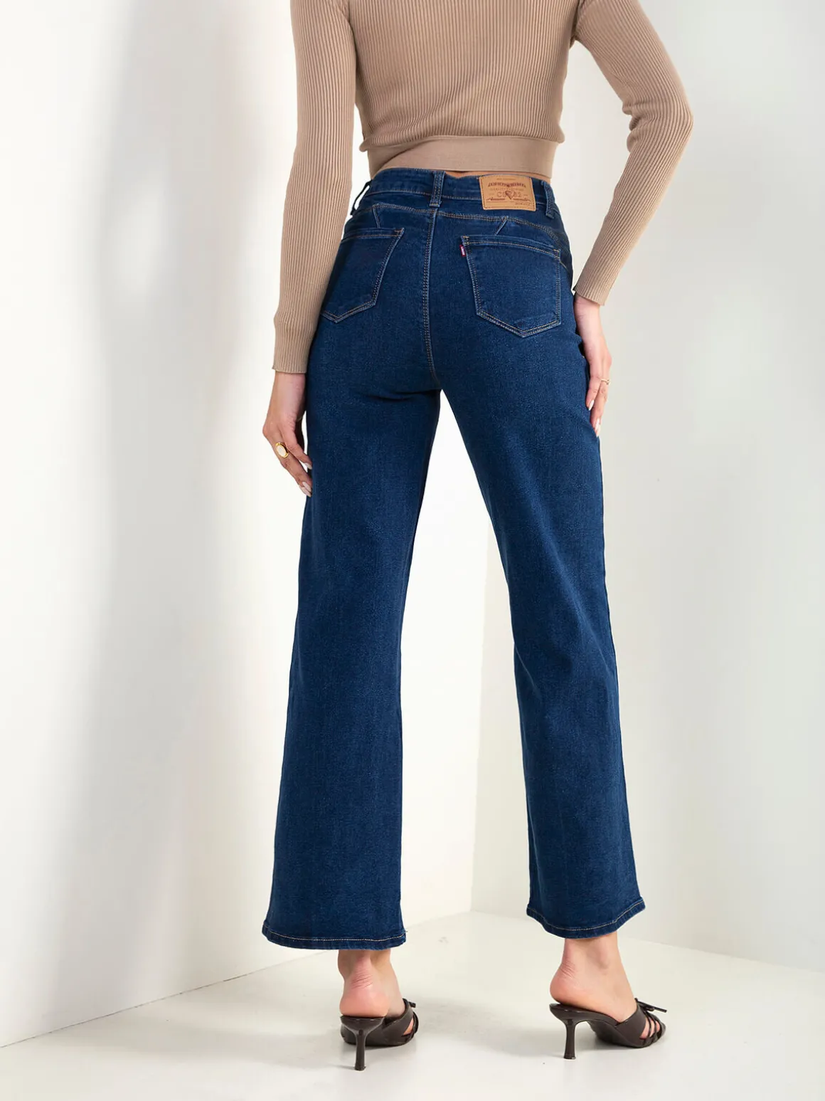 Calças ganga wide leg com efeito push-up