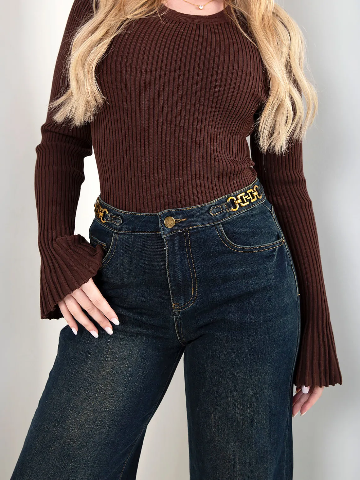 Calças ganga wide leg corrente dourada