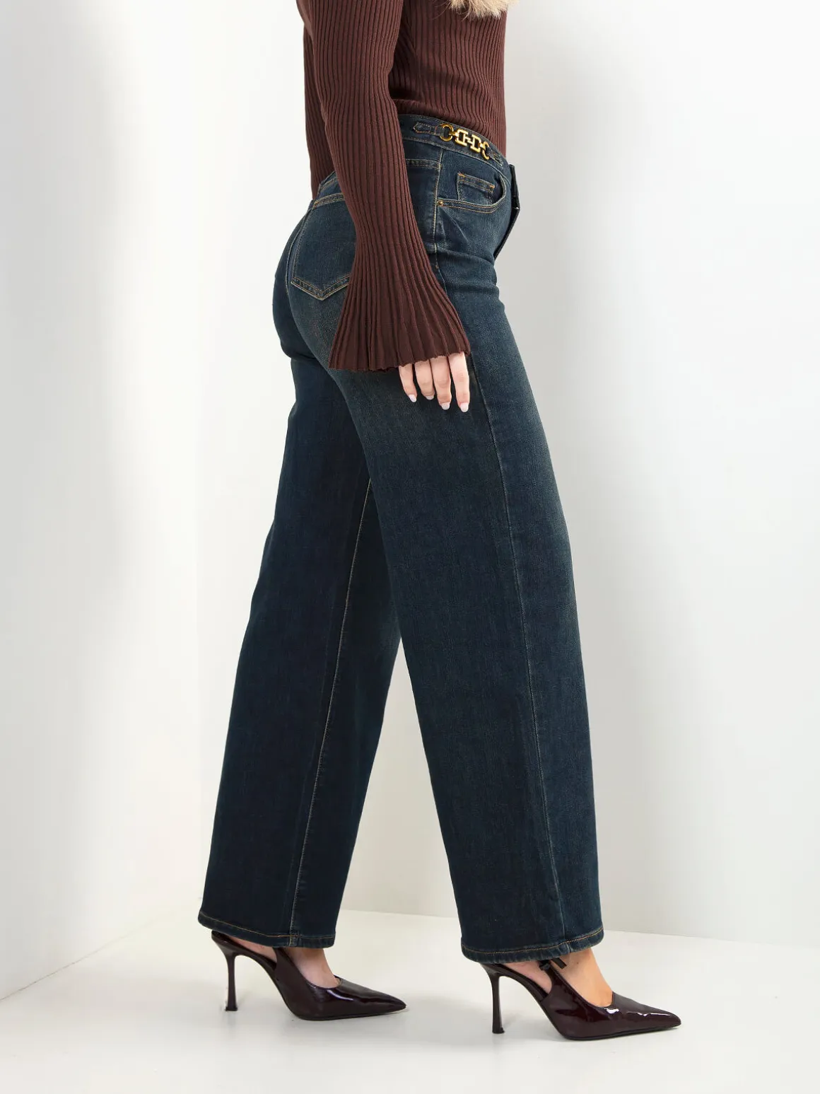 Calças ganga wide leg corrente dourada