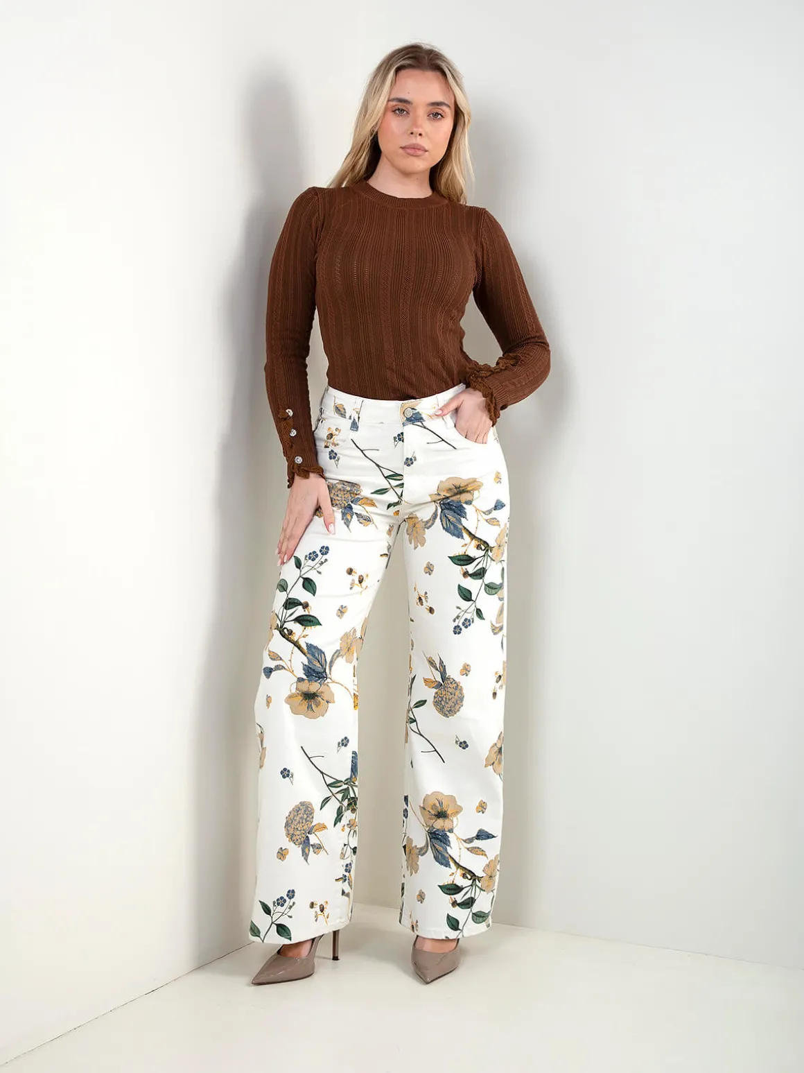 Calças ganga wide leg padrão floral