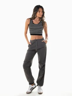 Calças parachute com pregas