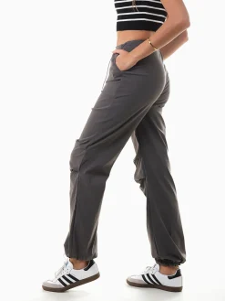 Calças parachute com pregas