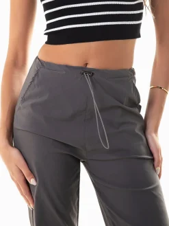 Calças parachute com pregas