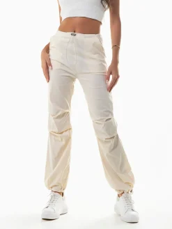 Calças parachute com pregas