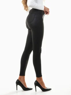 Calças pretas efeito pele push-up