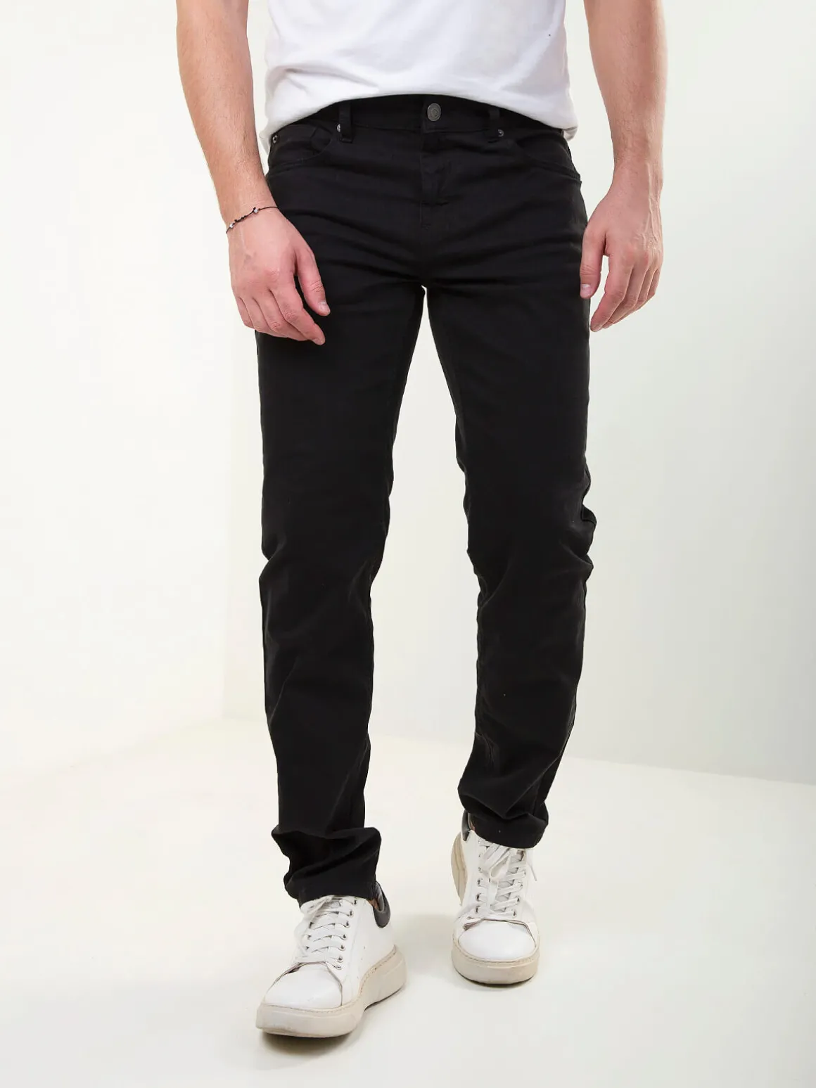 Calças sarja com bolsos