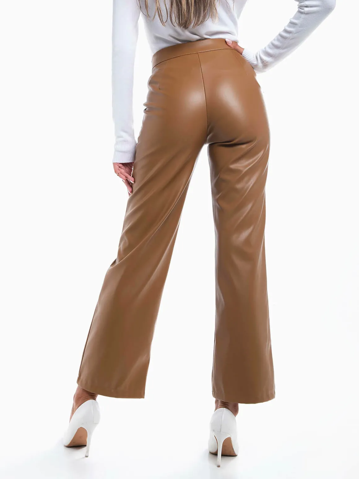 Calças straight leg efeito pele