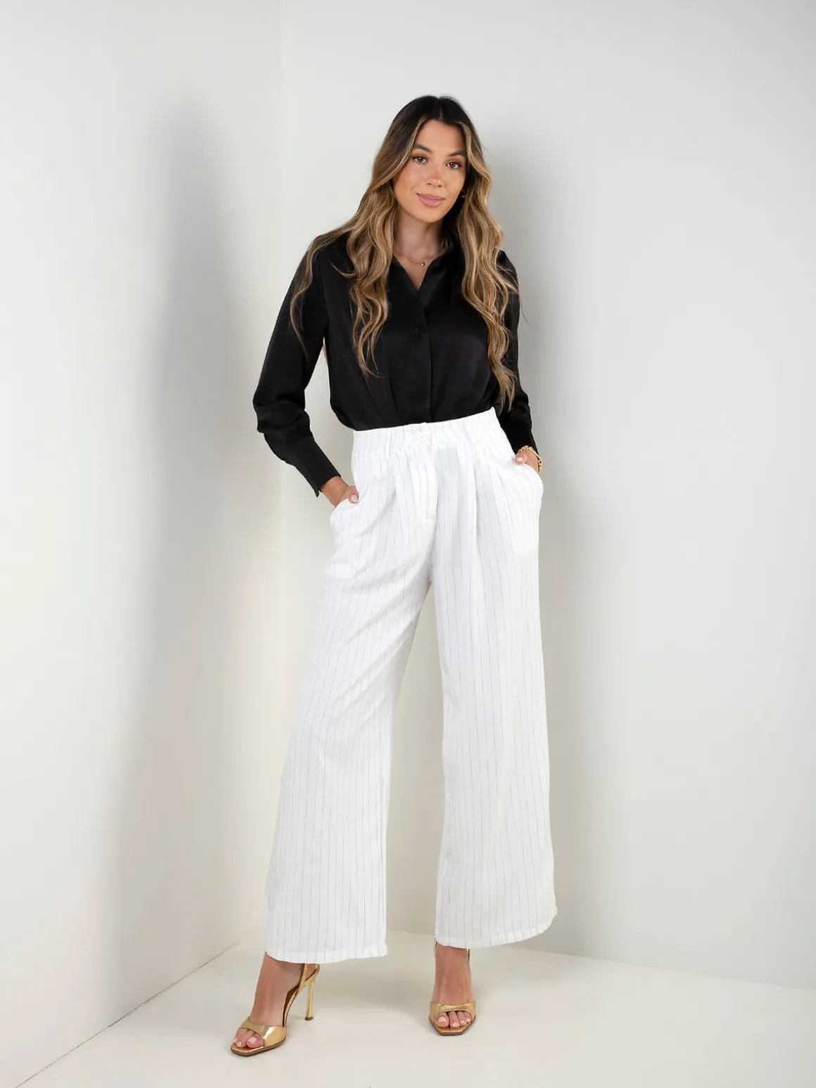 Calças wide leg riscas diplomáticas