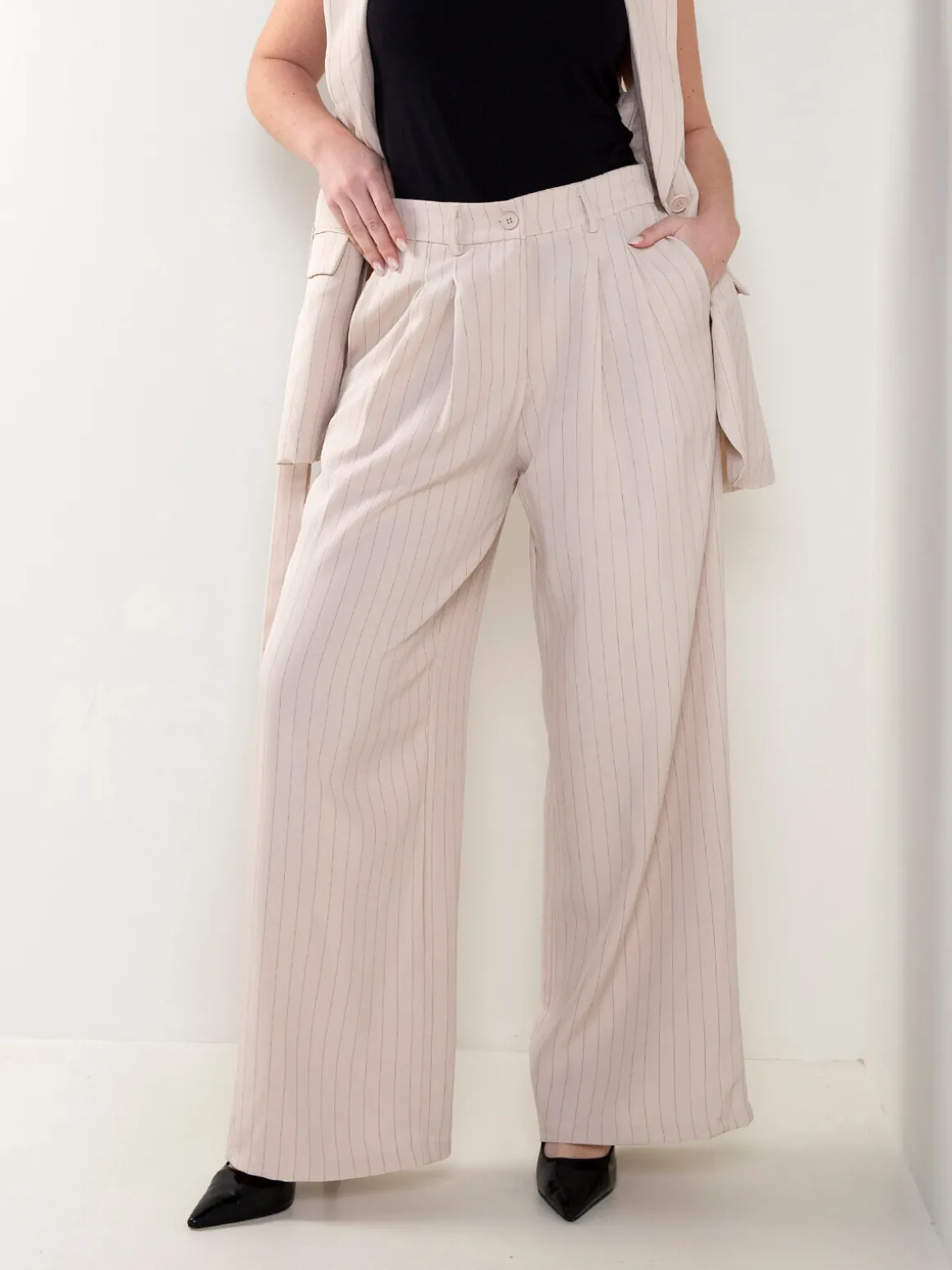 Calças wide leg riscas diplomáticas