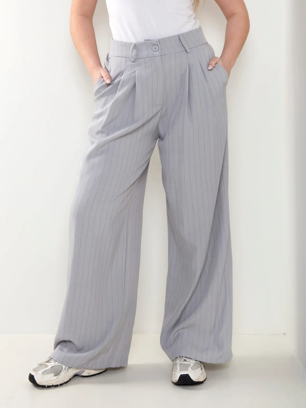 Calças wide leg riscas diplomáticas