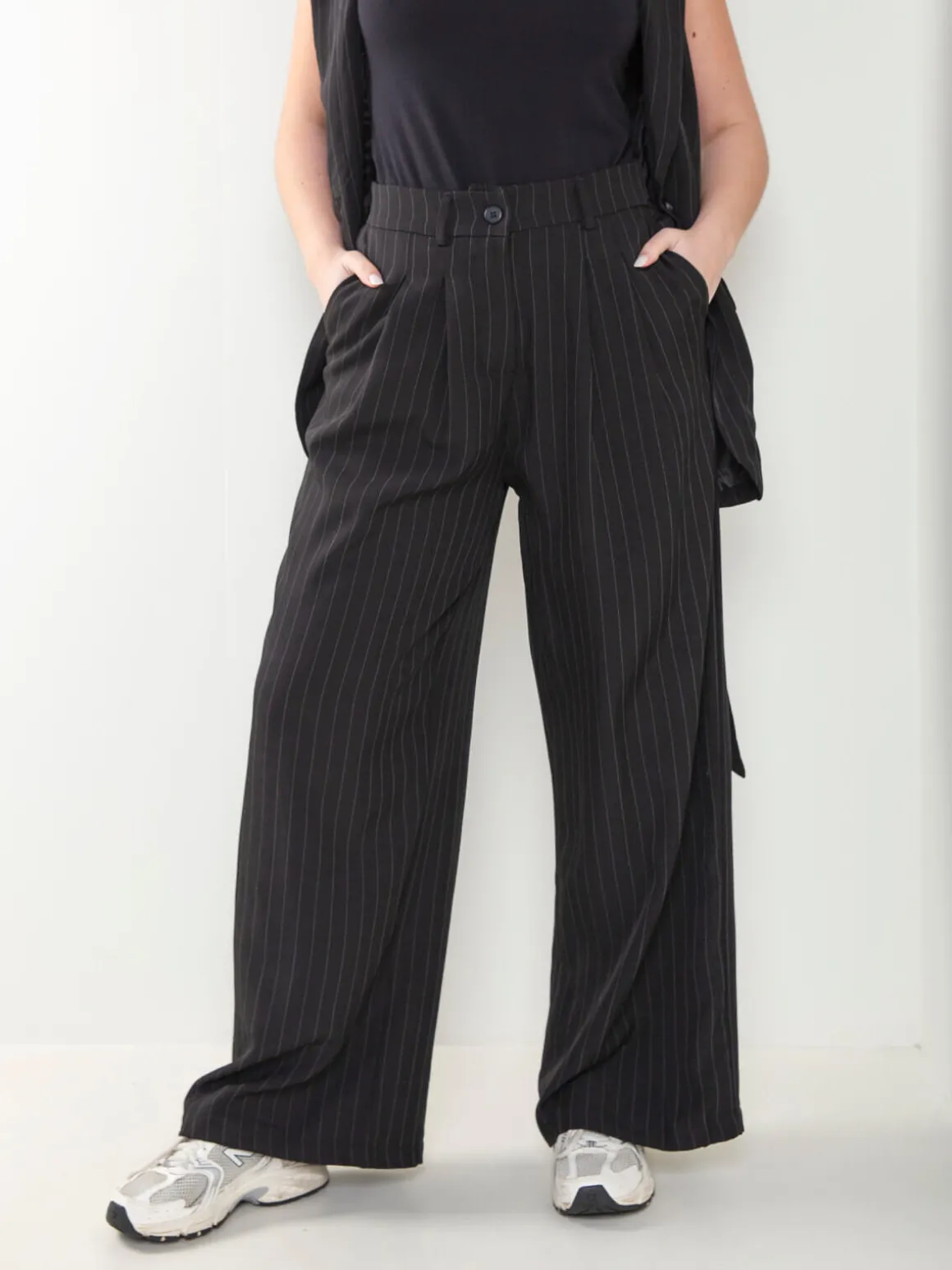 Calças wide leg riscas diplomáticas