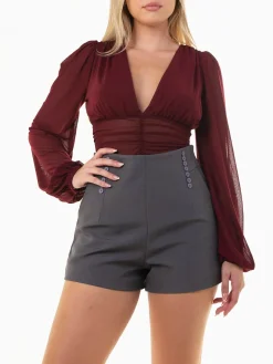 Calções de alfaiataria curtos