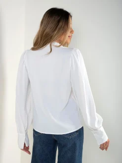 Camisa acetinada com manga abalonada