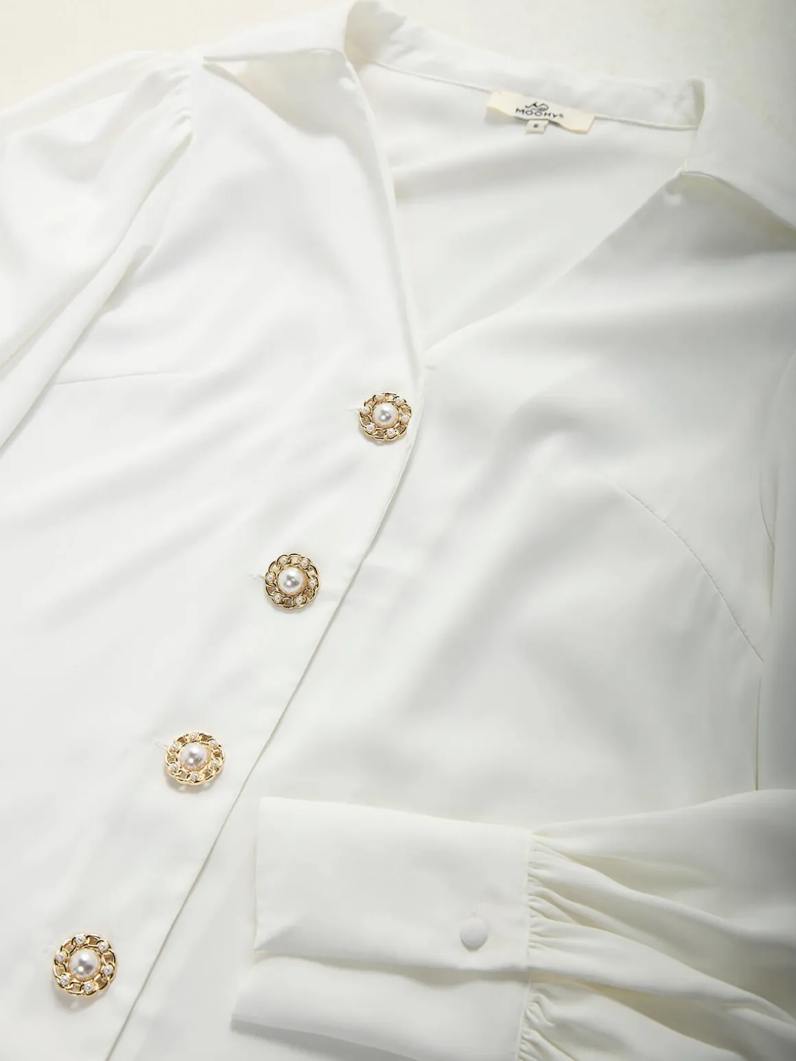 Camisa acetinada com manga abalonada