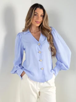 Camisa acetinada com manga abalonada