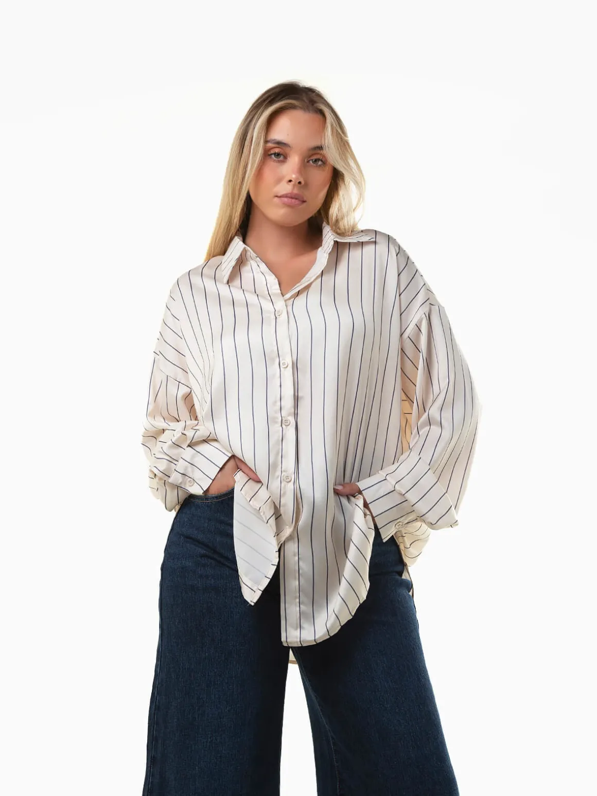 Camisa acetinada oversized riscas