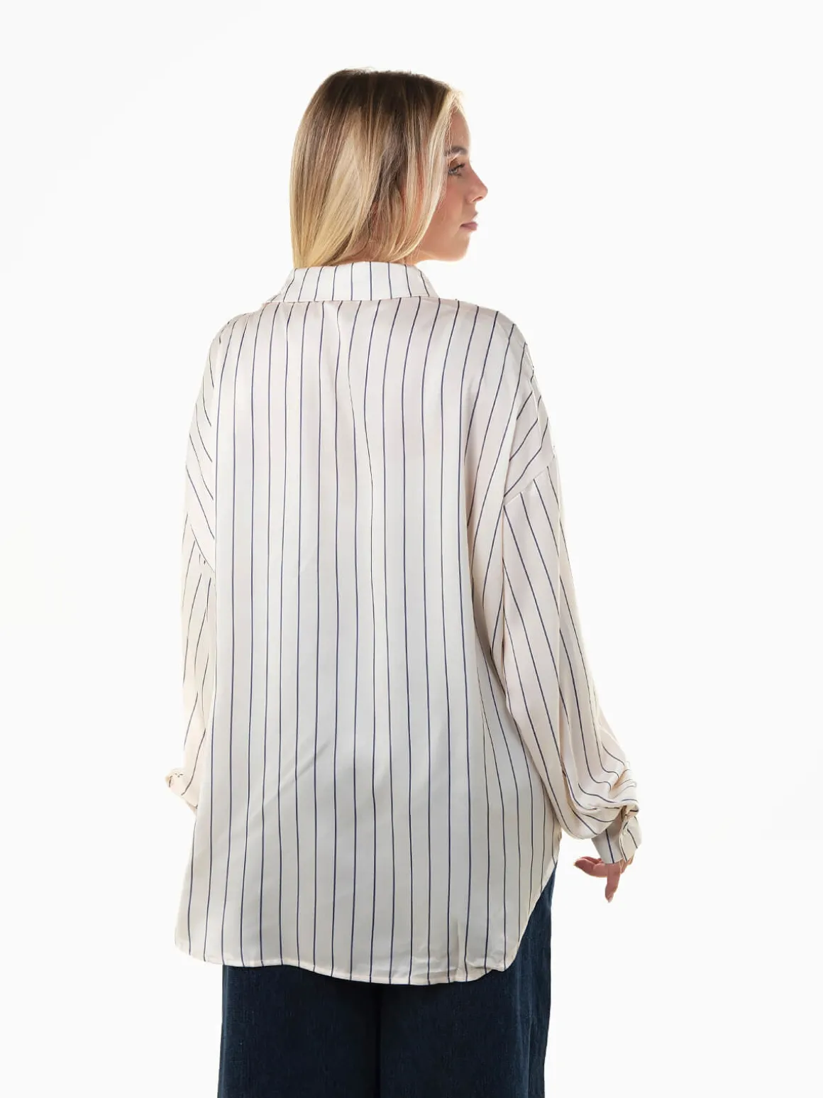 Camisa acetinada oversized riscas