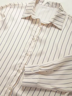 Camisa acetinada oversized riscas