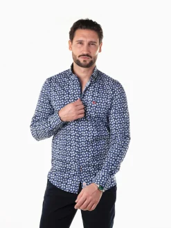 Camisa azul com padrão geométrico