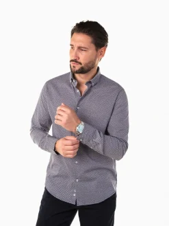 Camisa azul marinho com padrão losangos