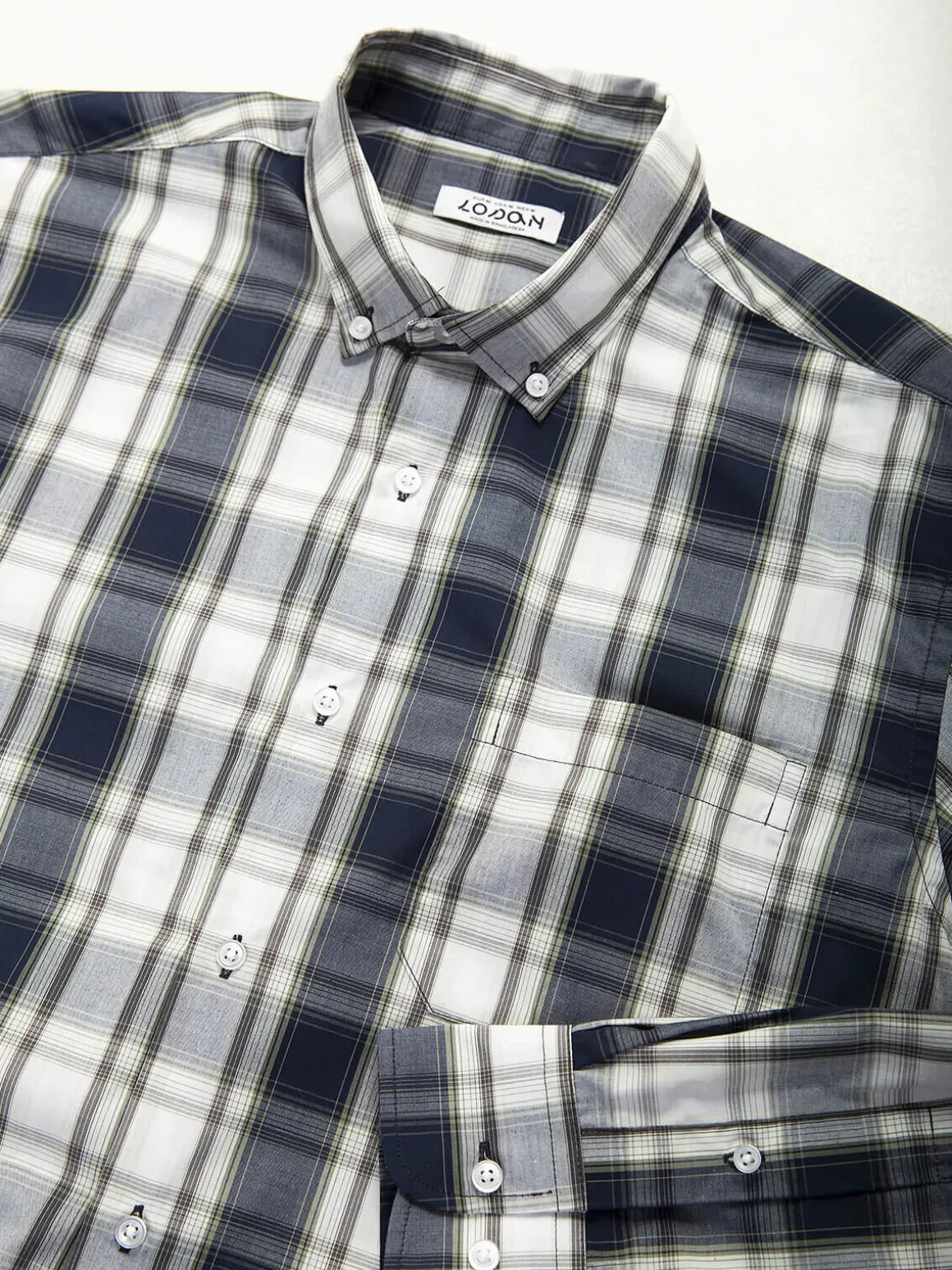 Camisa azul marinho xadrez com bolso
