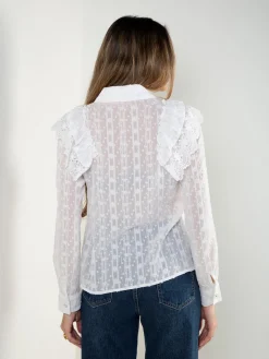 Camisa bordada com renda