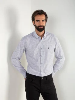 Camisa branca com padrão cinza