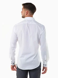 Camisa branca com símbolo