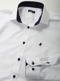 Camisa branca com símbolo