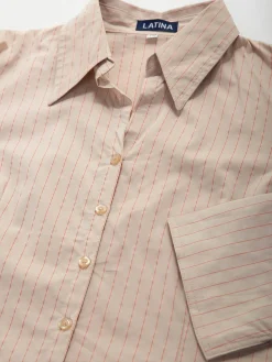 Camisa cintada às riscas