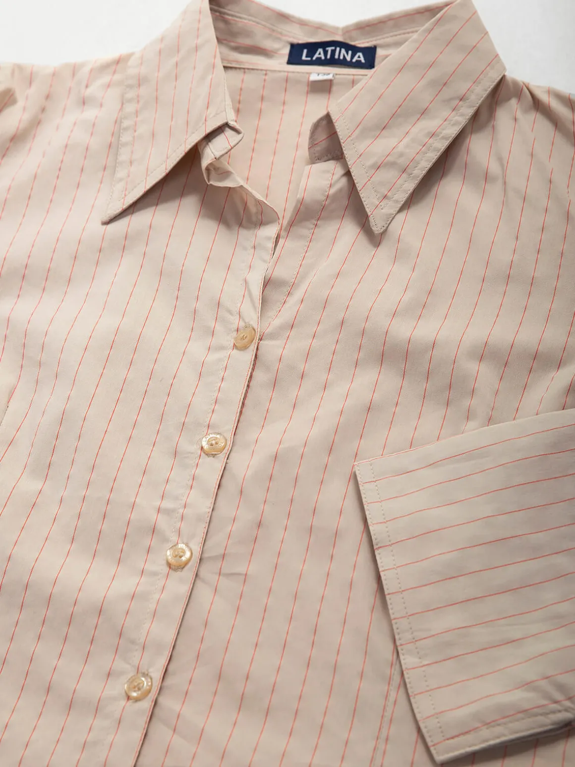 Camisa cintada às riscas