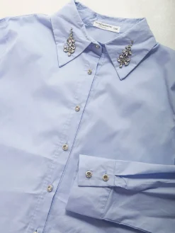 Camisa com aplicações