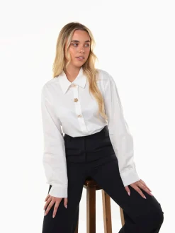 Camisa com botões dourados