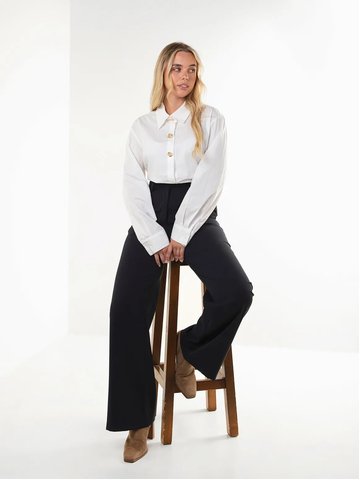 Camisa com botões dourados