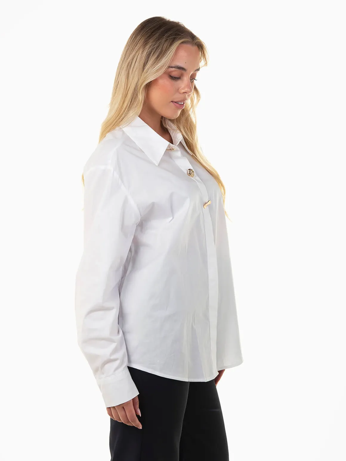 Camisa com botões dourados