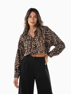 Camisa cropped estampado leopardo