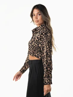 Camisa cropped estampado leopardo